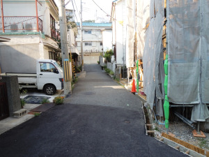西側前面道路 西側前面道路